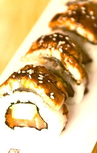 Tora No Maki Sushi Roll (Salmon, Avocado and Eel)
