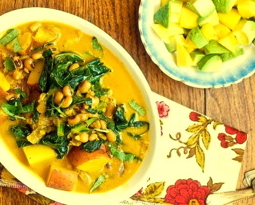 (via Black Eyed Pea Curry With Collards & Potatoes Post Punk Kitchen Vegan Cooking)